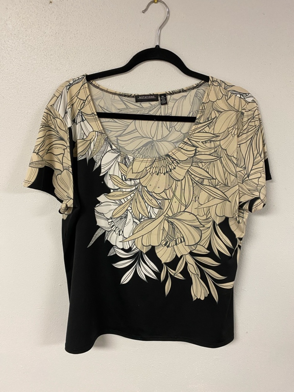 Notations Black Scoop Neck Top with Beige Floral Print. Size XL